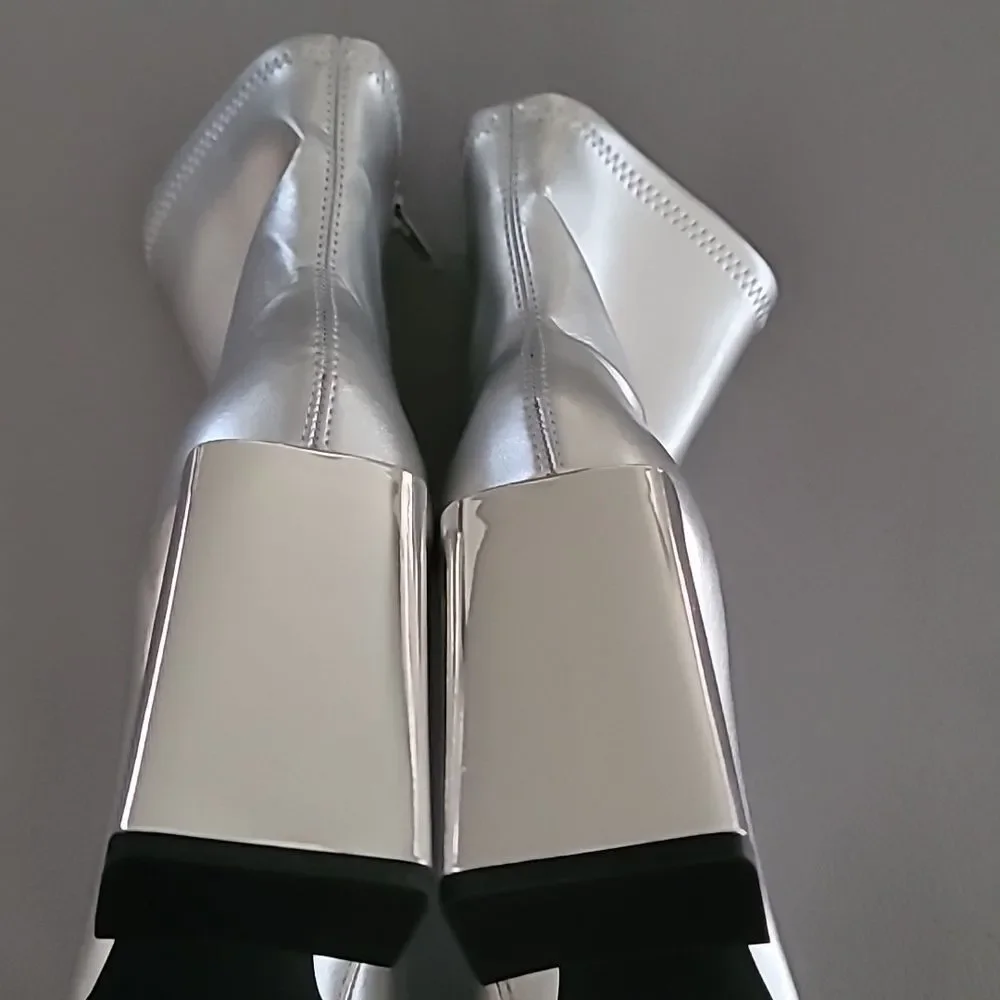 Gianni Bini Women's Border-Line Silver Metallic Block Heel Booties 7M